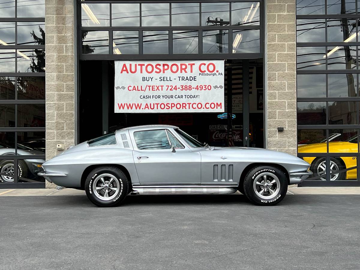 Chevrolet-Corvette-1965-silver-18515-1