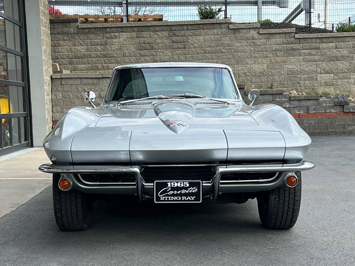 Chevrolet-Corvette-1965-silver-18515-8