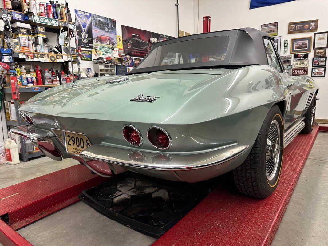 Chevrolet-Corvette-1966-17