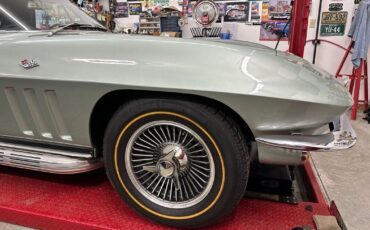 Chevrolet-Corvette-1966-6