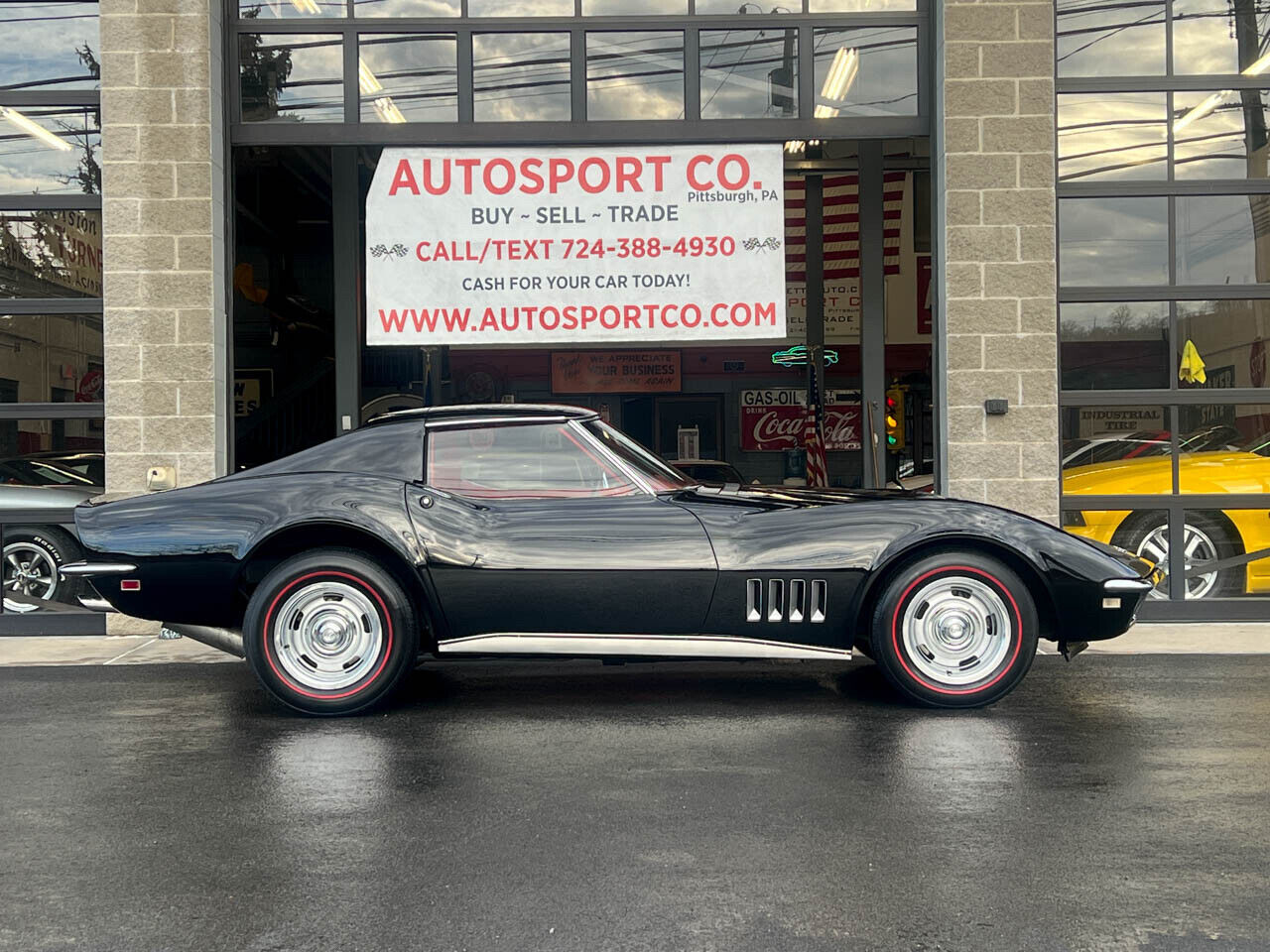 Chevrolet-Corvette-1968-Black-Red-66587-1