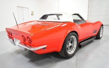 Chevrolet-Corvette-1968-Red-Black-144498-3