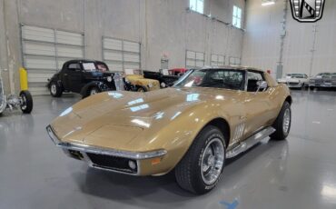 Chevrolet-Corvette-1969-Gold-Black-117622-3