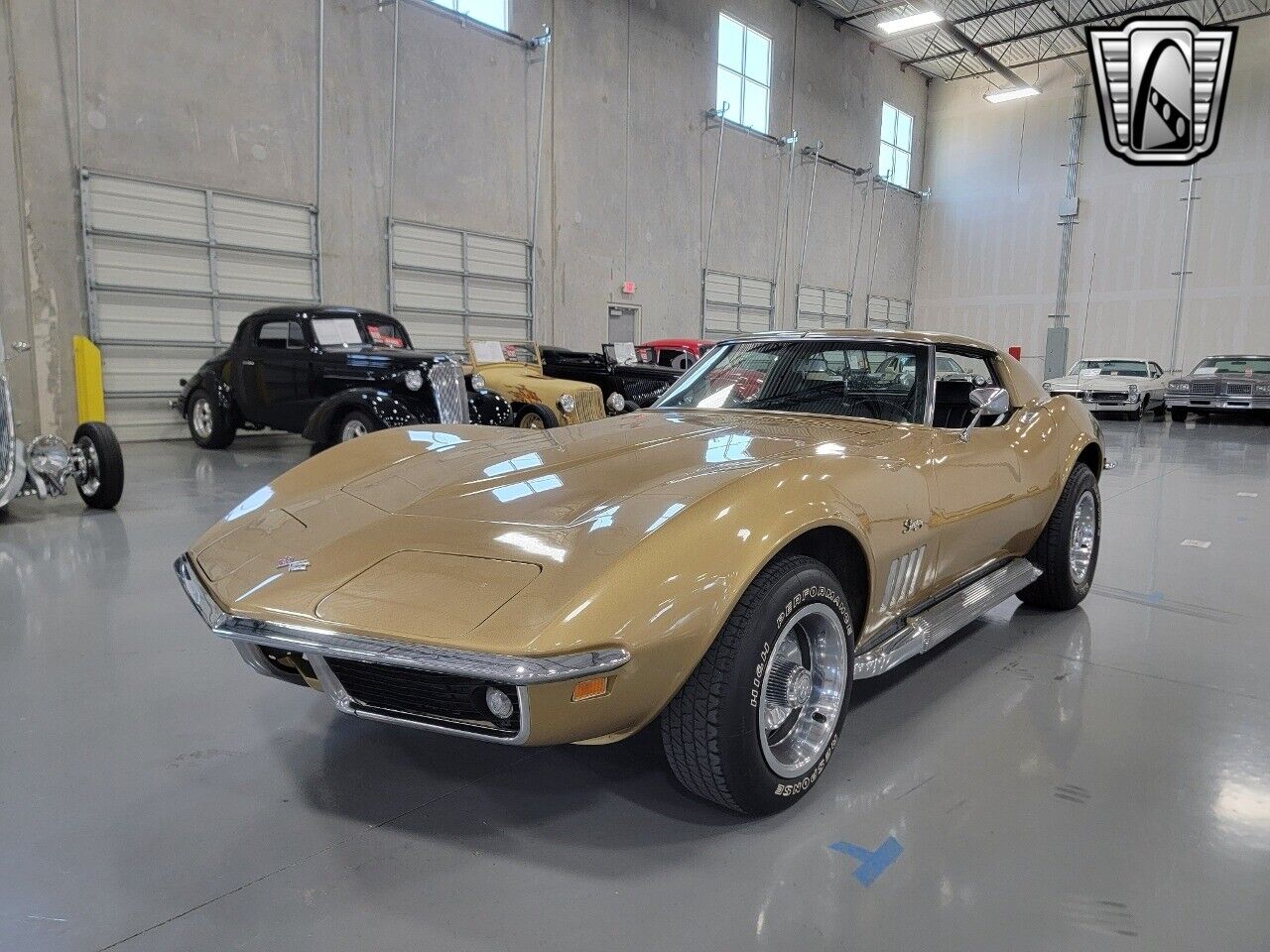 Chevrolet-Corvette-1969-Gold-Black-117622-3