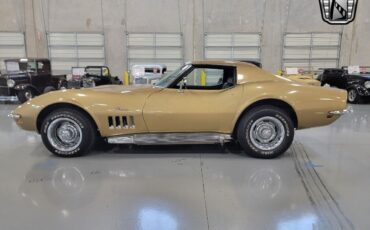 Chevrolet-Corvette-1969-Gold-Black-117622-4