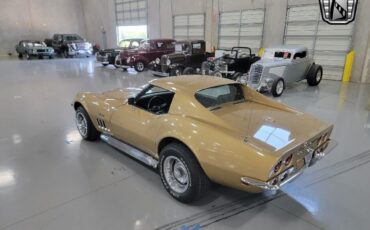 Chevrolet-Corvette-1969-Gold-Black-117622-5