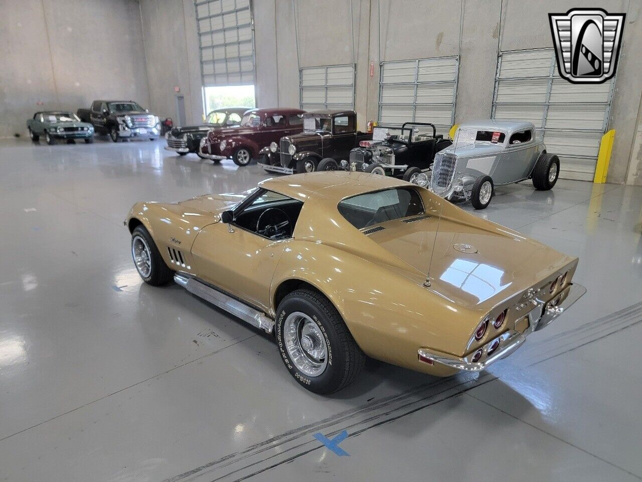 Chevrolet-Corvette-1969-Gold-Black-117622-5