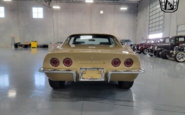 Chevrolet-Corvette-1969-Gold-Black-117622-6