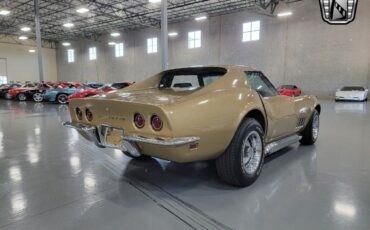 Chevrolet-Corvette-1969-Gold-Black-117622-7