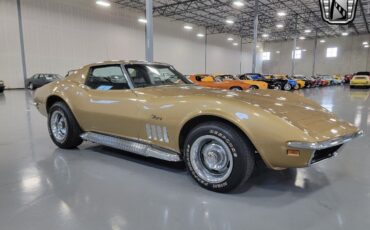 Chevrolet-Corvette-1969-Gold-Black-117622-9