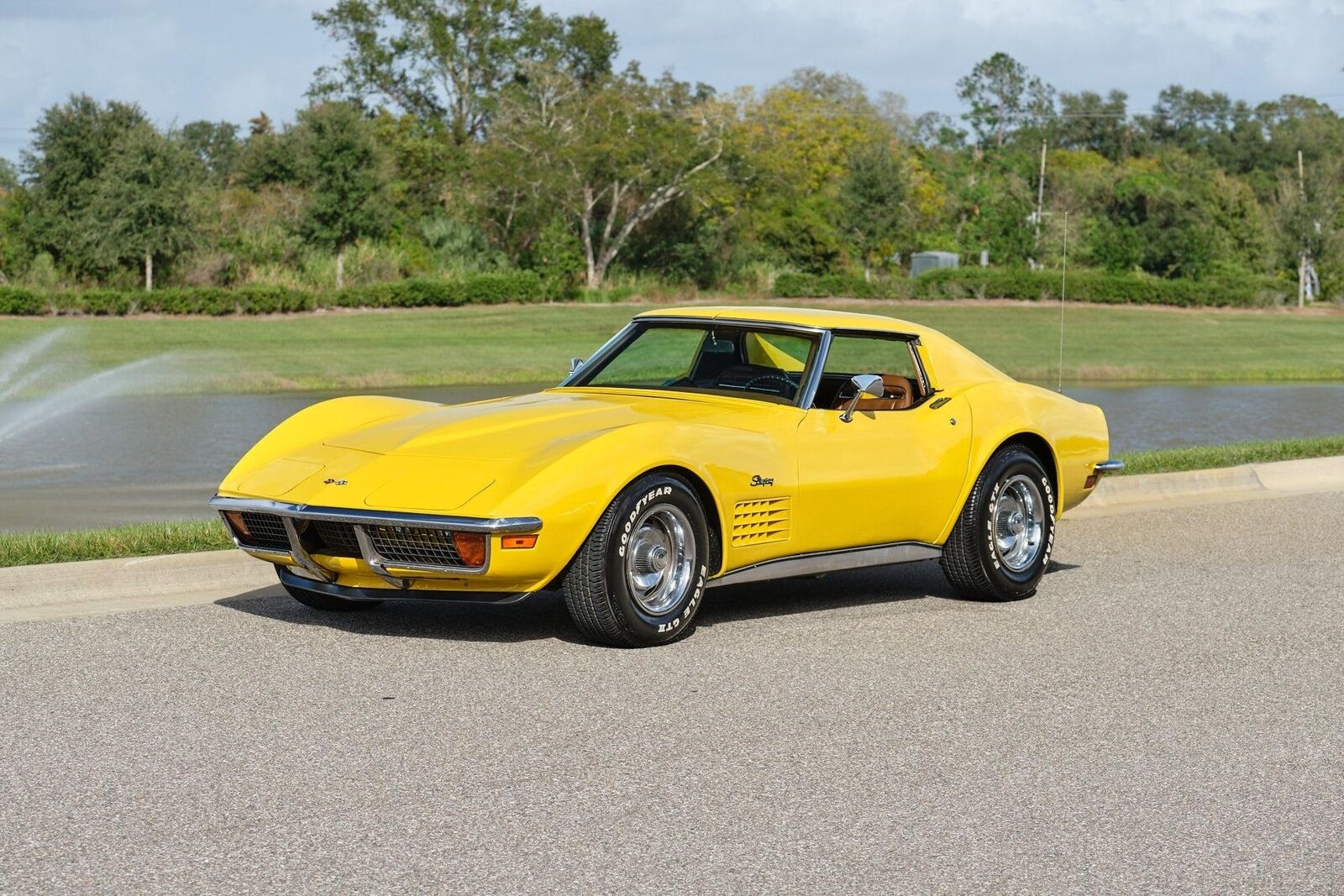 Chevrolet-Corvette-1972-Yellow-Tan-9825-10