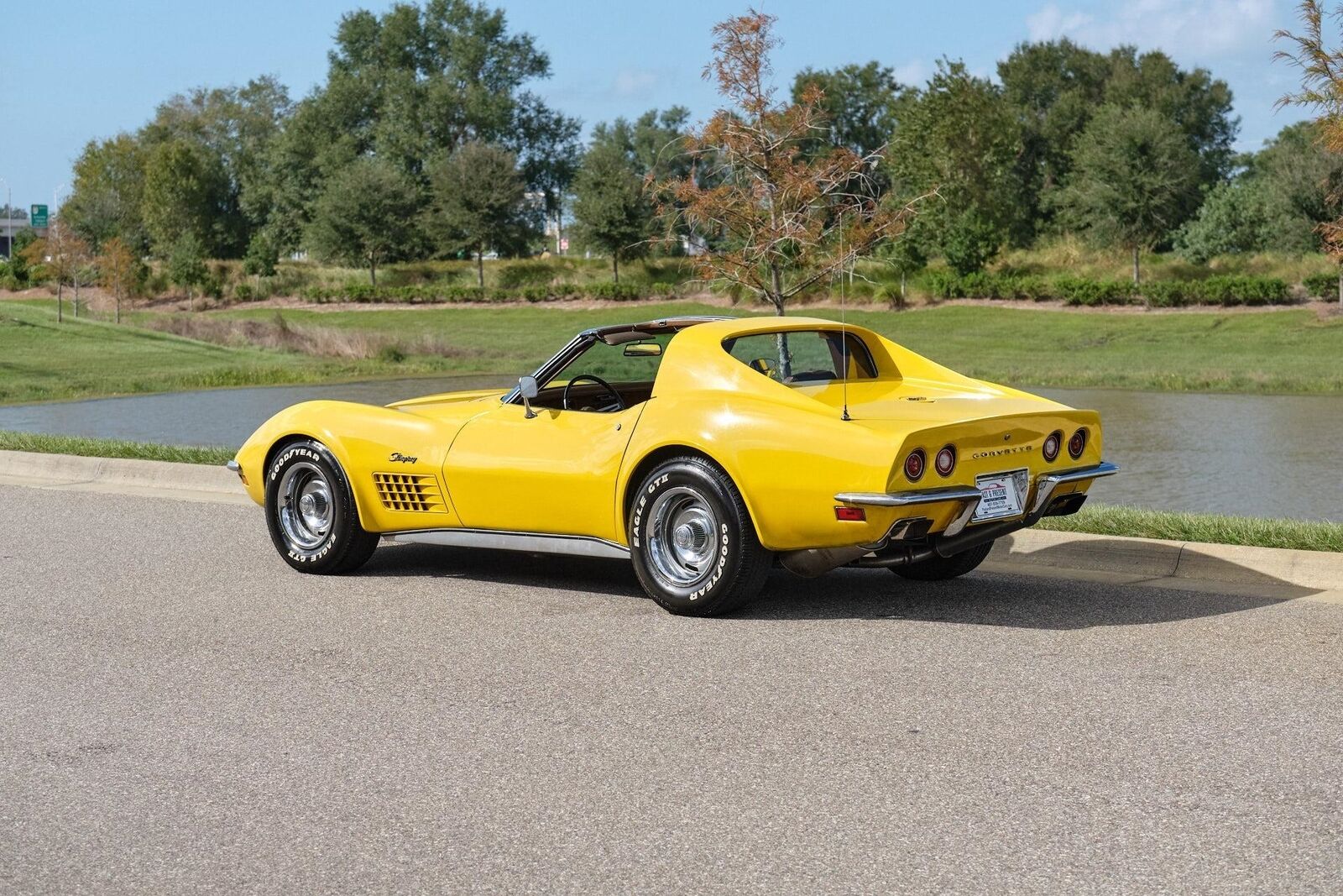 Chevrolet-Corvette-1972-Yellow-Tan-9825-3