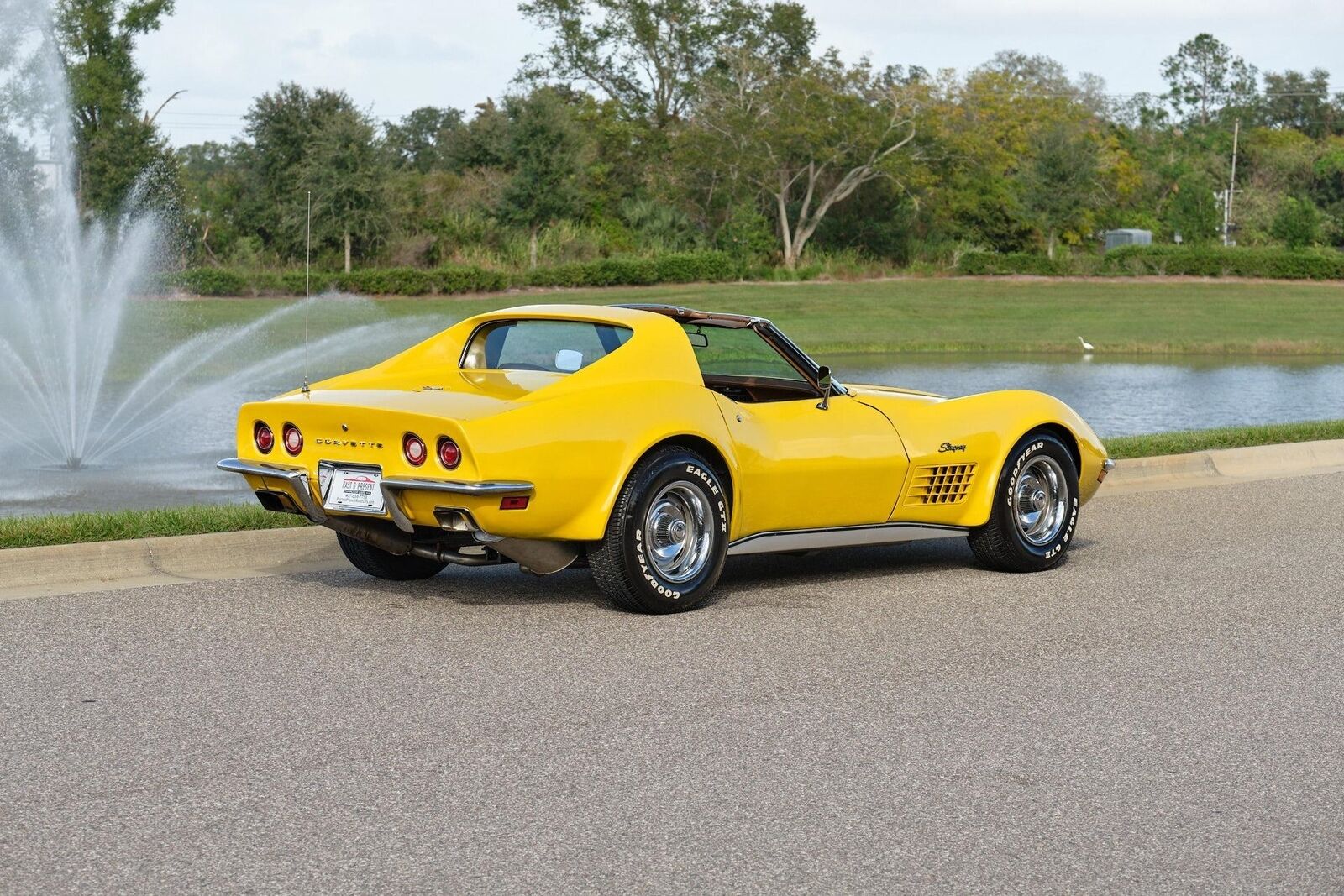 Chevrolet-Corvette-1972-Yellow-Tan-9825-5