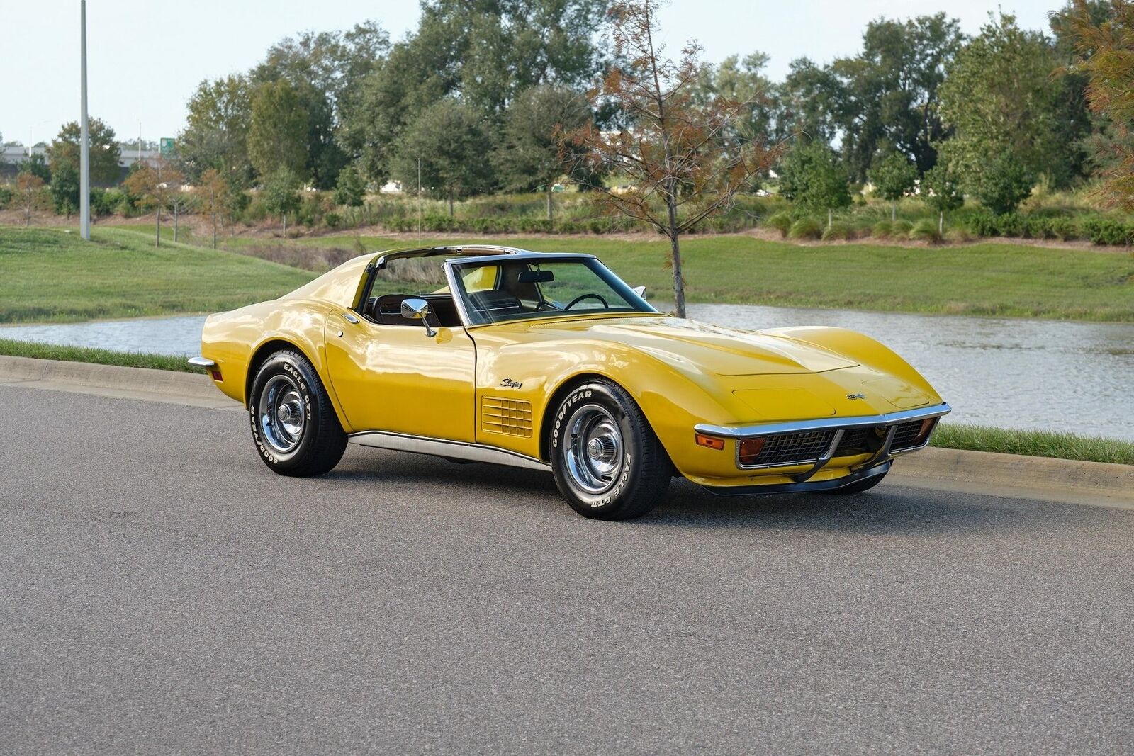 Chevrolet-Corvette-1972-Yellow-Tan-9825-8