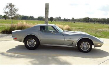 Chevrolet-Corvette-1973-2