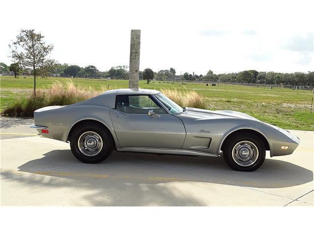 Chevrolet-Corvette-1973-2