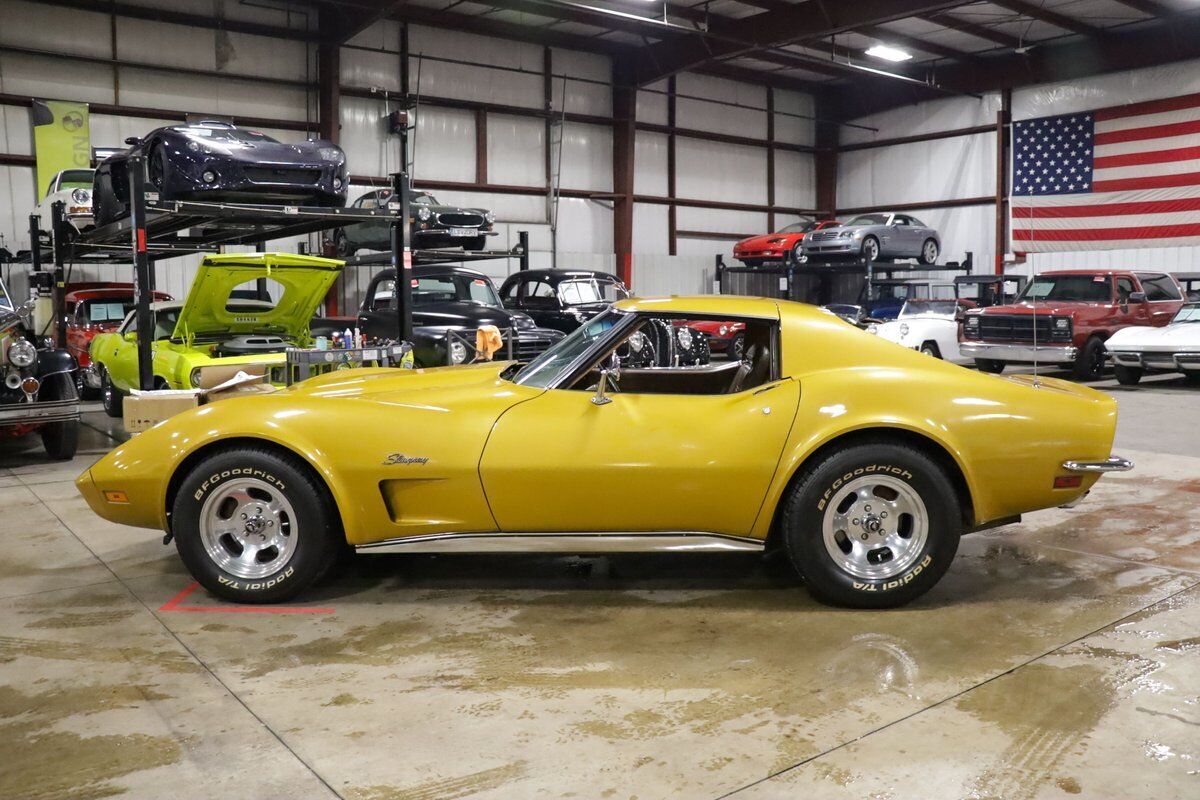 Chevrolet-Corvette-1973-3