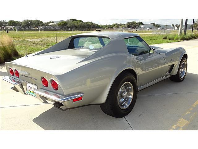 Chevrolet-Corvette-1973-3