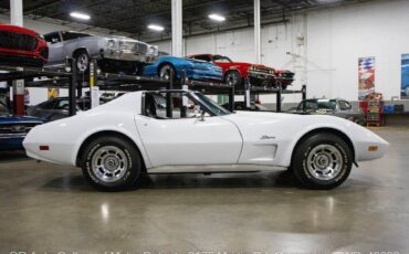 Chevrolet-Corvette-1974-White-Black-53363-7