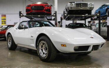 Chevrolet-Corvette-1974-White-Black-53363-9