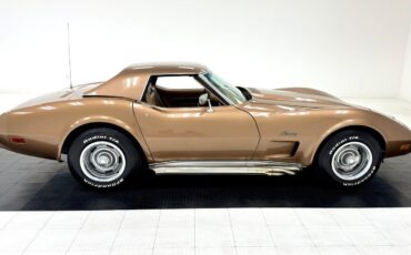 Chevrolet-Corvette-1975-10