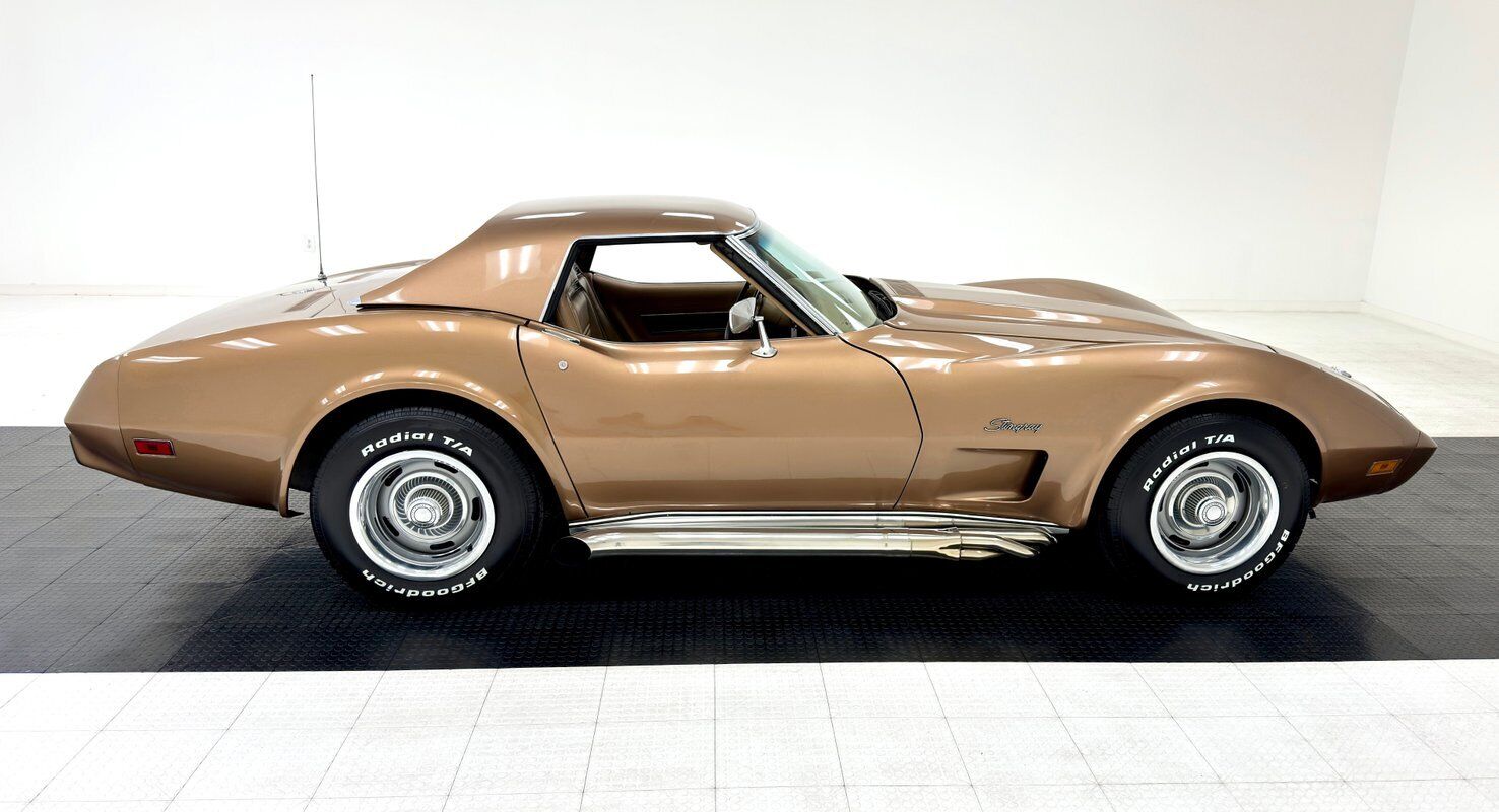 Chevrolet-Corvette-1975-10