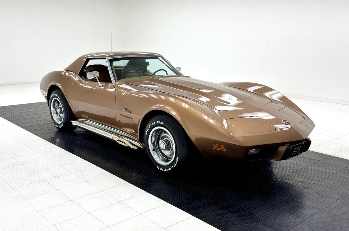 Chevrolet-Corvette-1975-11