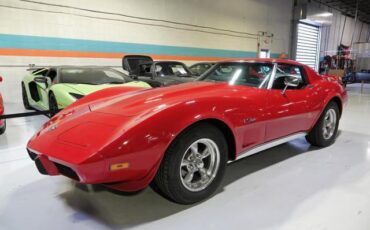 Chevrolet-Corvette-1975-3