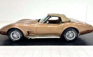 Chevrolet-Corvette-1975-4