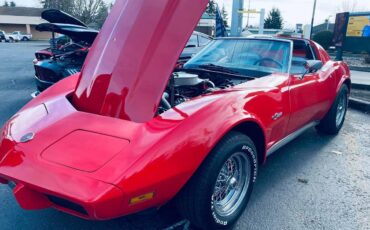 Chevrolet-Corvette-1975