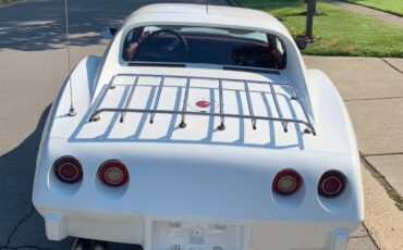 Chevrolet-Corvette-1975-White-Oxblood-Red-138404-4