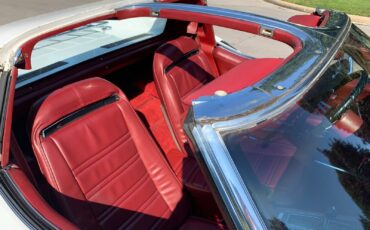 Chevrolet-Corvette-1975-White-Oxblood-Red-138404-8