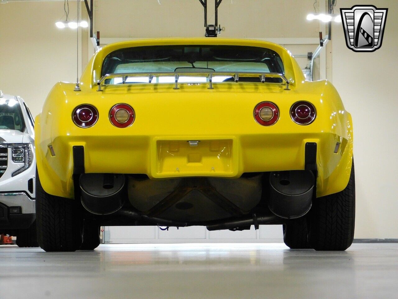 Chevrolet-Corvette-1976-Yellow-Black-152328-4