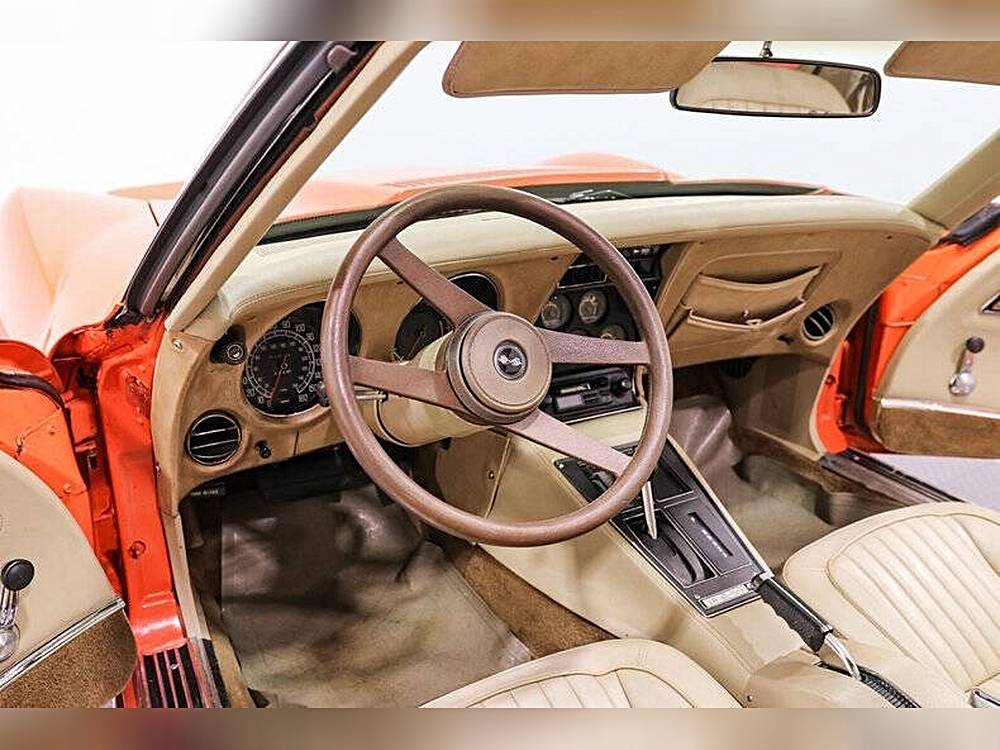 Chevrolet-Corvette-1976-orange-1624-14