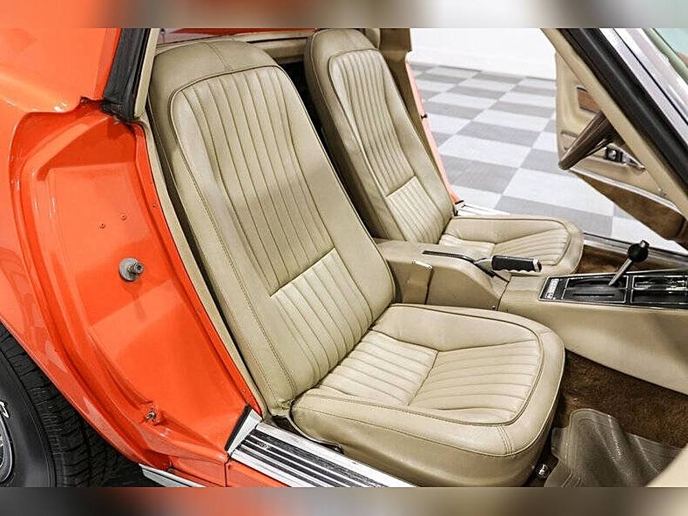 Chevrolet-Corvette-1976-orange-1624-18