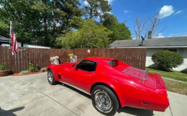 Chevrolet-Corvette-1977-1