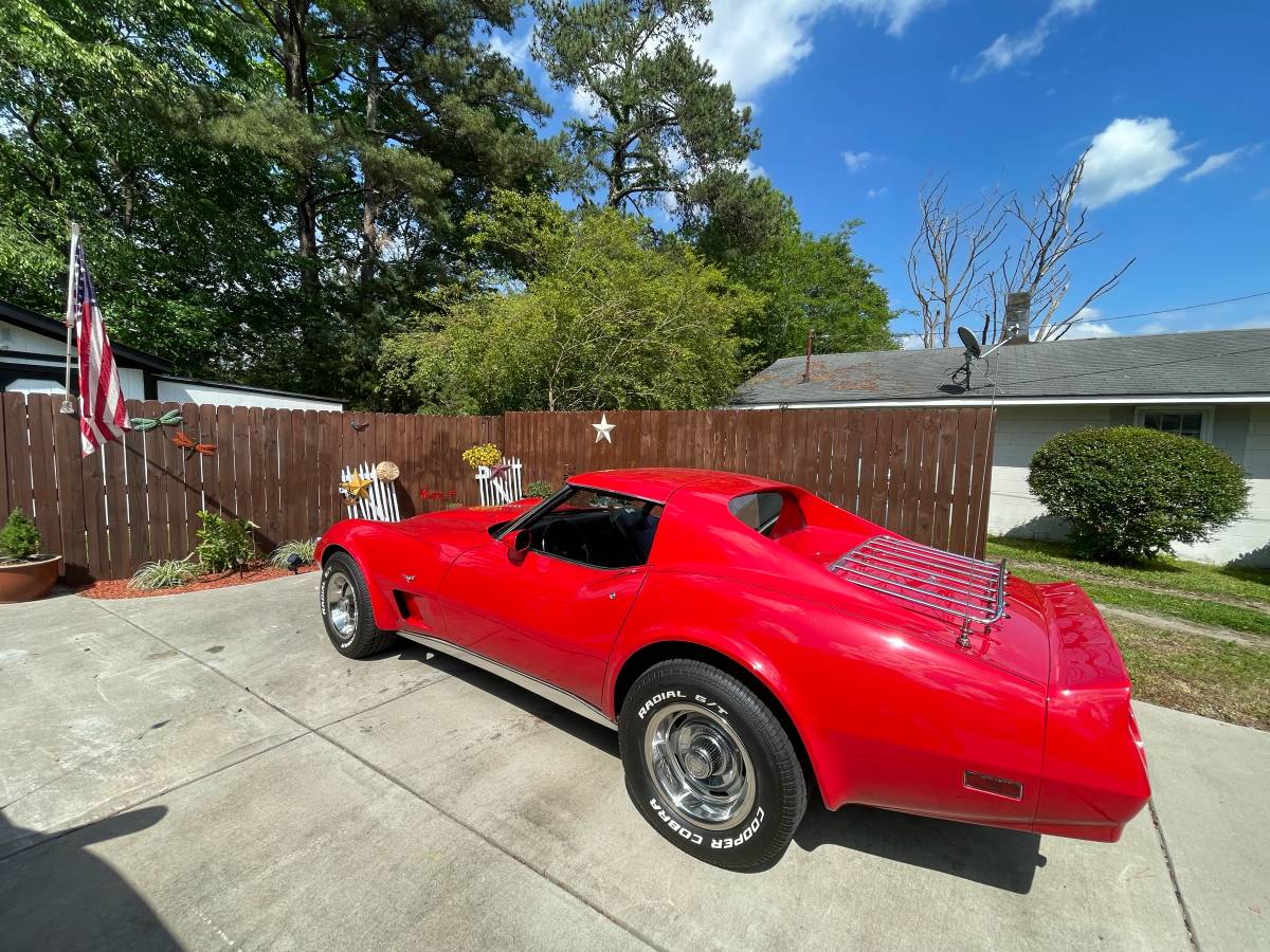 Chevrolet-Corvette-1977-1