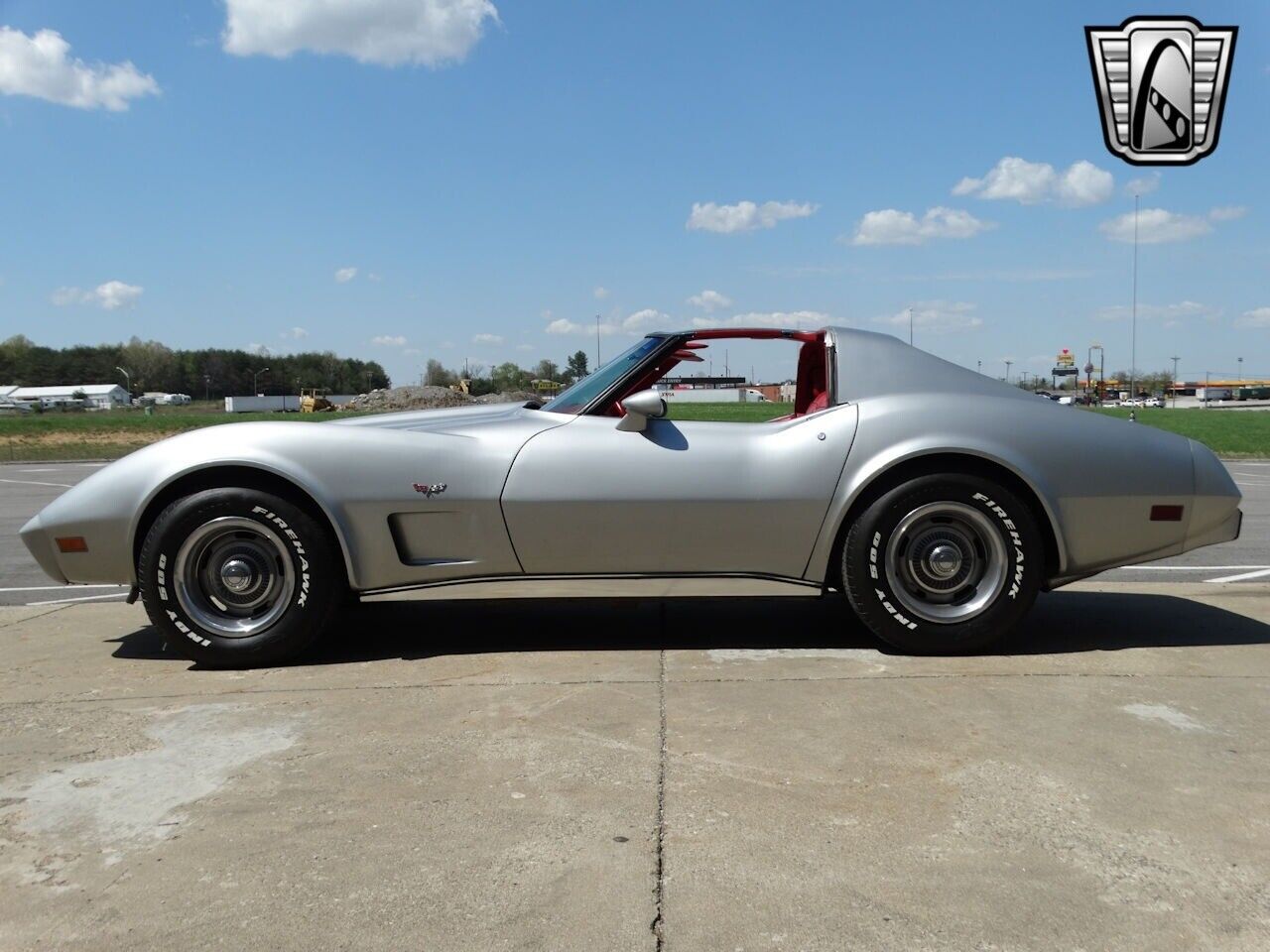 Chevrolet-Corvette-1977-Silver-Red-62385-4