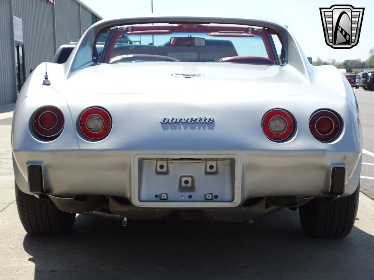 Chevrolet-Corvette-1977-Silver-Red-62385-6