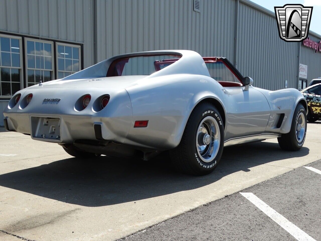 Chevrolet-Corvette-1977-Silver-Red-62385-7