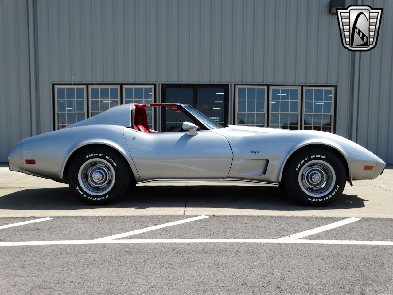 Chevrolet-Corvette-1977-Silver-Red-62385-8