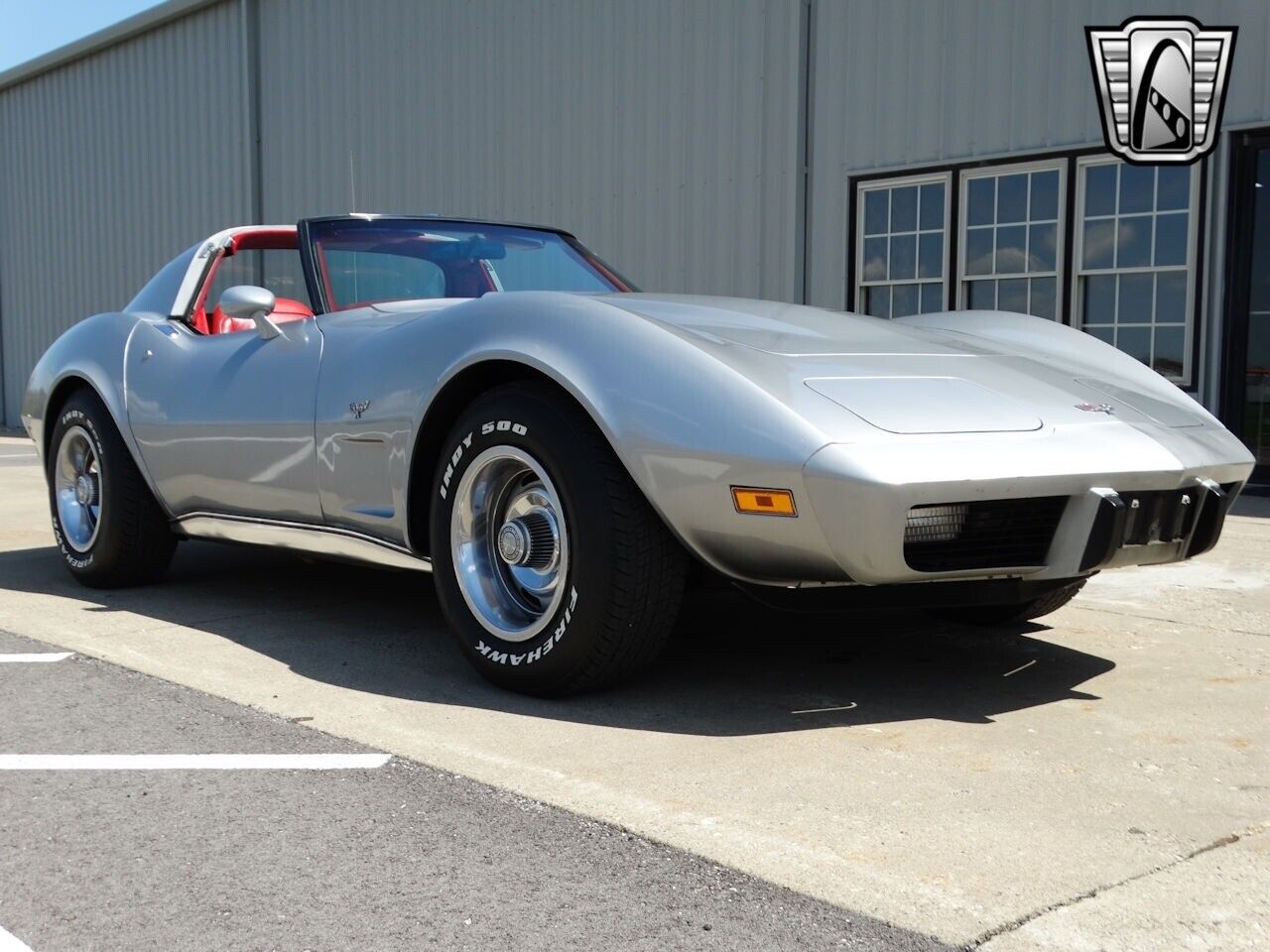 Chevrolet-Corvette-1977-Silver-Red-62385-9