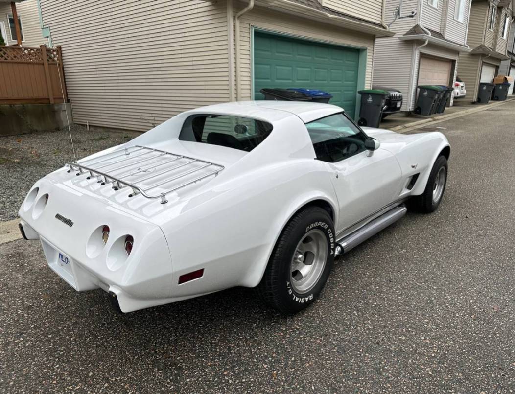 Chevrolet-Corvette-1977-white-157715-1