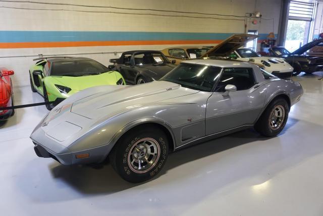 Chevrolet-Corvette-1978-Silver-Black-46917-2