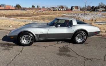 Chevrolet-Corvette-1978-Silver-Red-123292-1