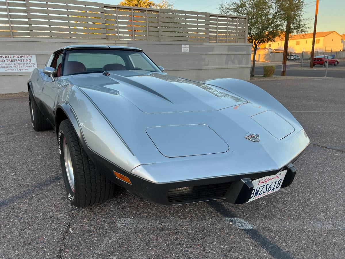 Chevrolet-Corvette-1978-silver-131966-1