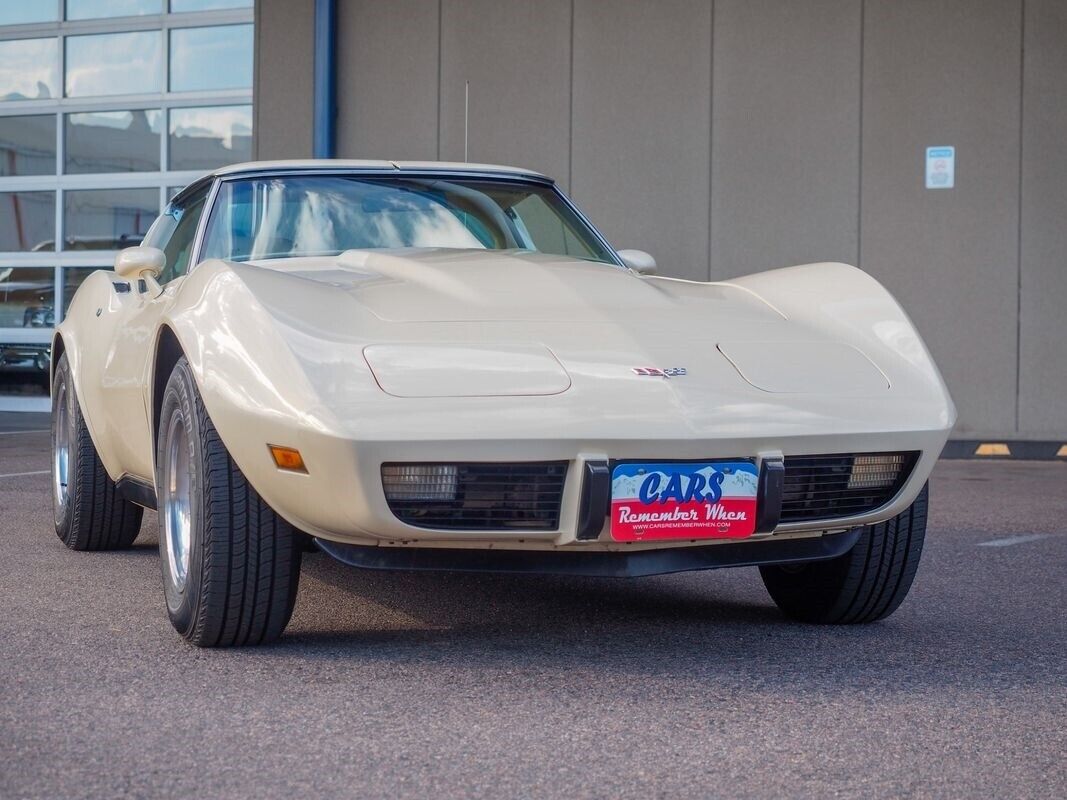 Chevrolet-Corvette-1979-Gold-Tan-42998-7