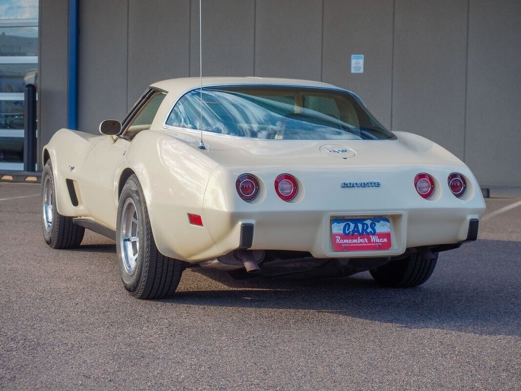 Chevrolet-Corvette-1979-Gold-Tan-42998-8