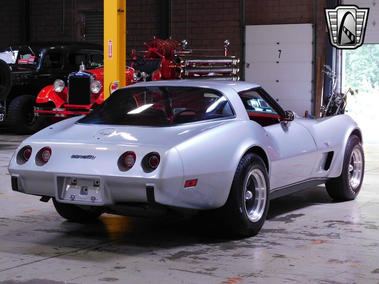 Chevrolet-Corvette-1979-Gray-Red-58051-4