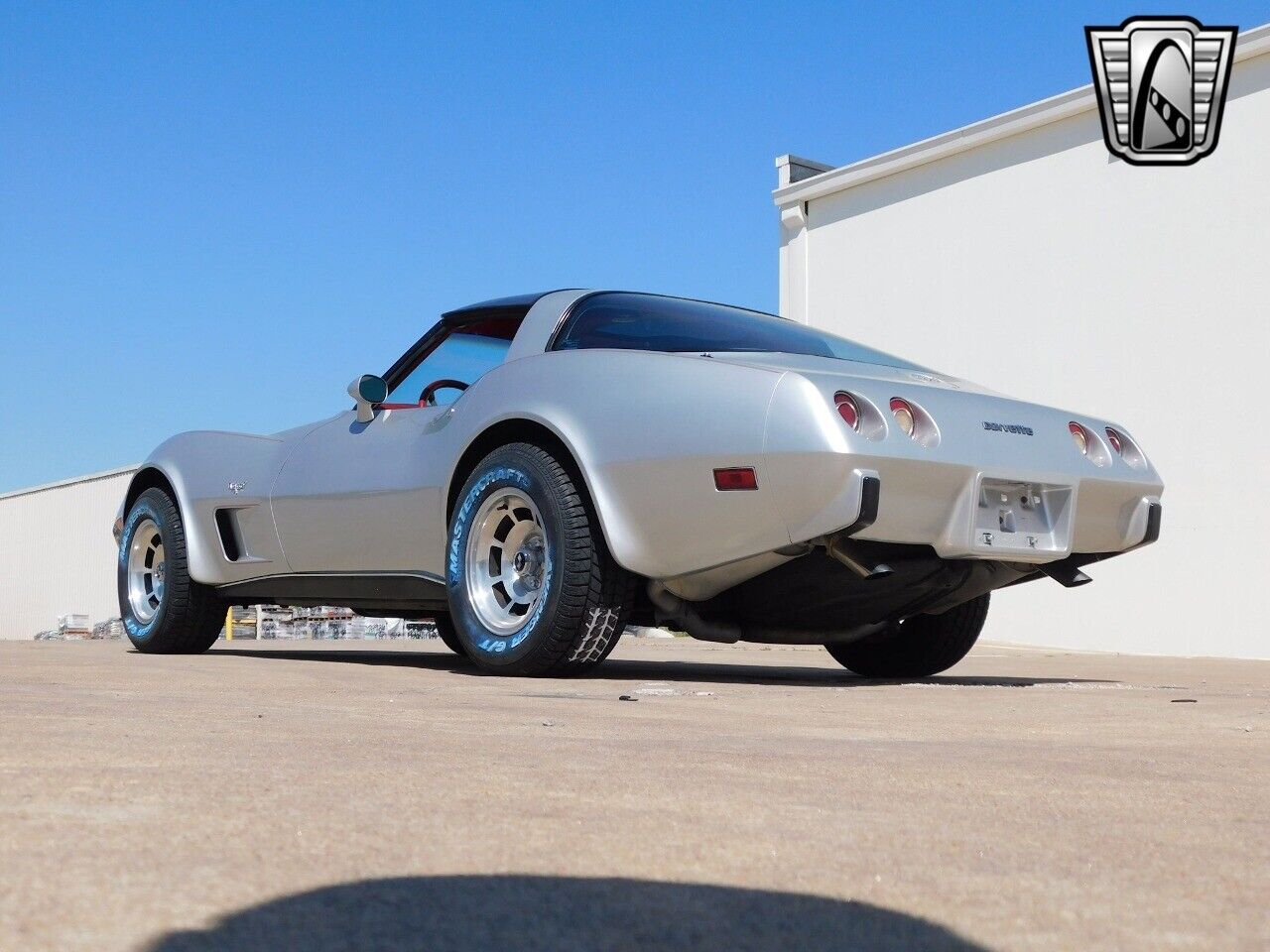 Chevrolet-Corvette-1979-Silver-Red-87906-11